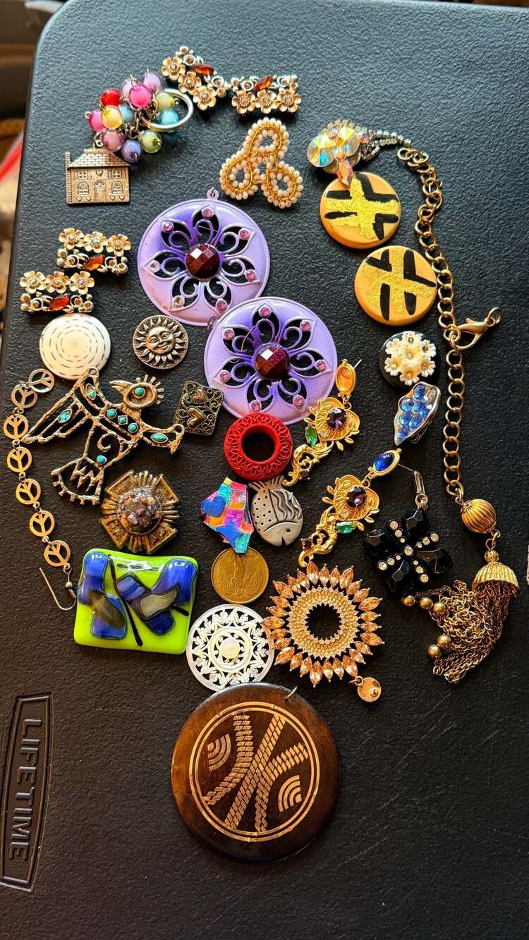 Vintage Mixed Costume Jewelry Craft Lot, Including Brooches, Pendants, and Earri